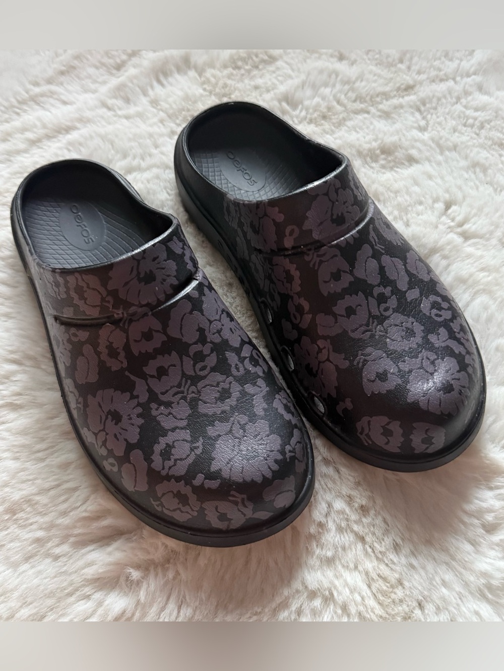 OOFOS OOcloog Limited Midnight Tropics Women’s Size 10
